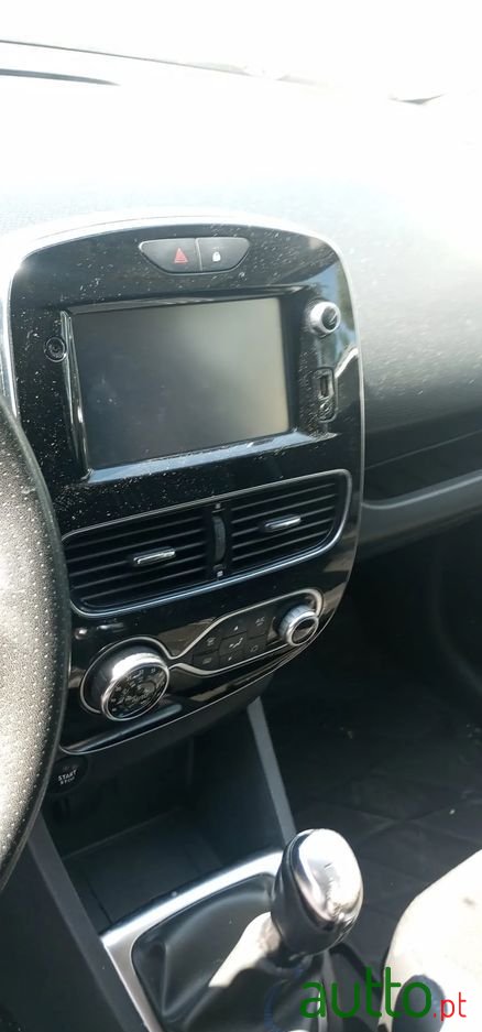 2017' Renault Clio Sport Tourer photo #2