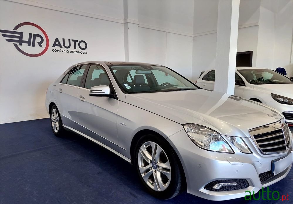 2010' Mercedes-Benz Classe E photo #3