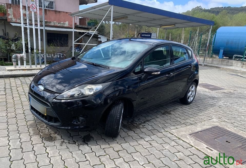 2010' Ford Fiesta photo #6