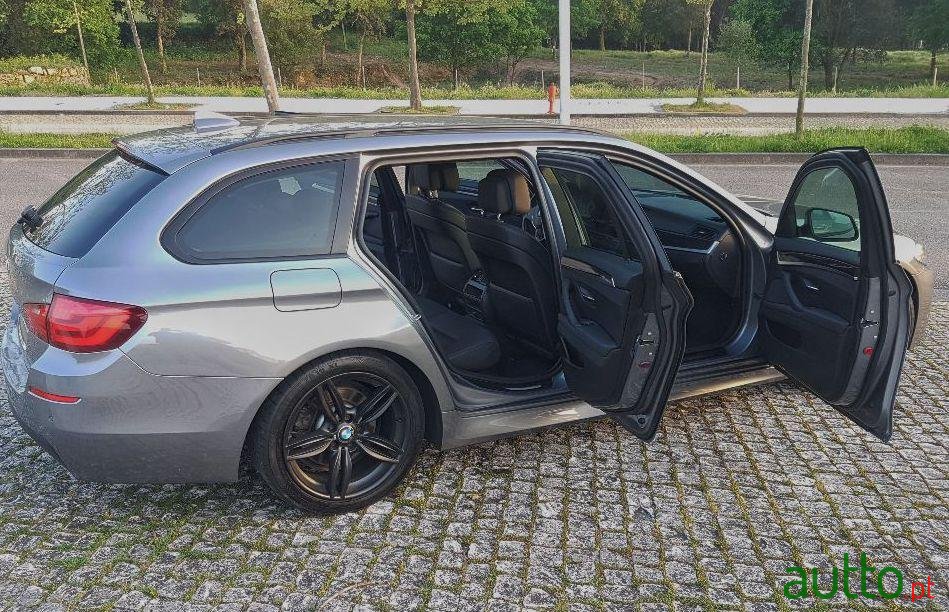 2011' BMW 520 Touring photo #1