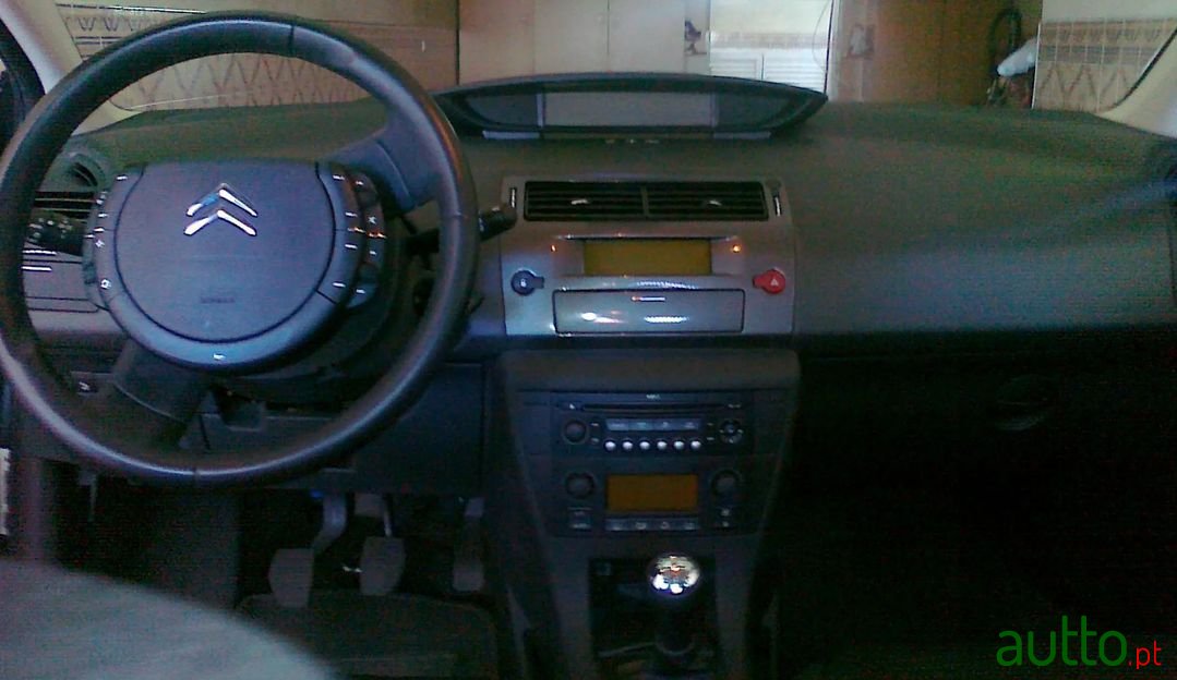 2009' Citroen C4 photo #3