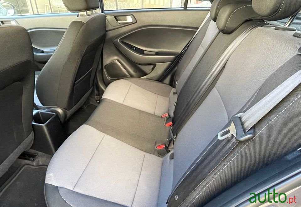 2017' Hyundai i20 photo #5