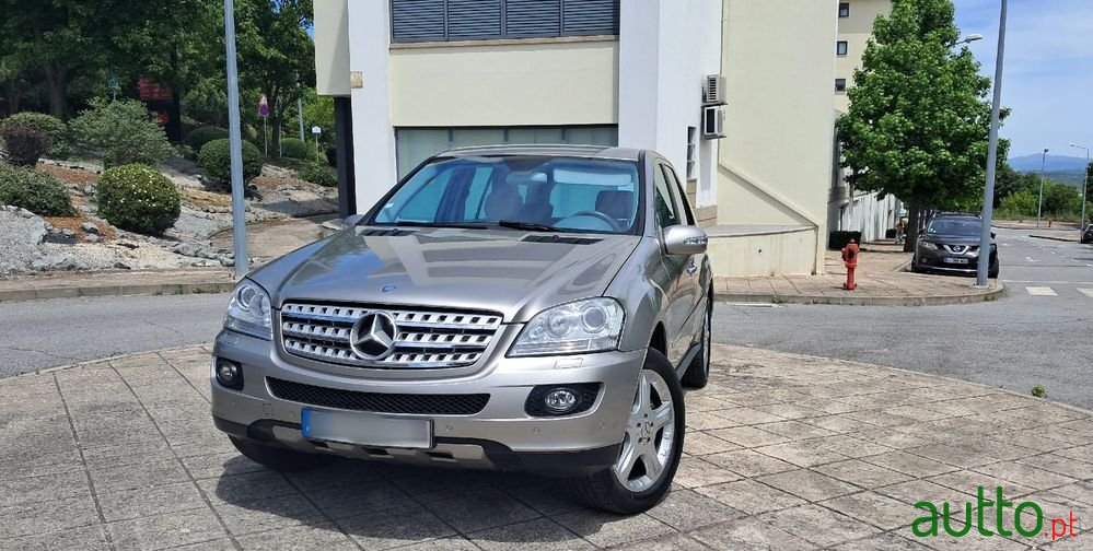 2006' Mercedes-Benz ML 320 Cdi photo #2