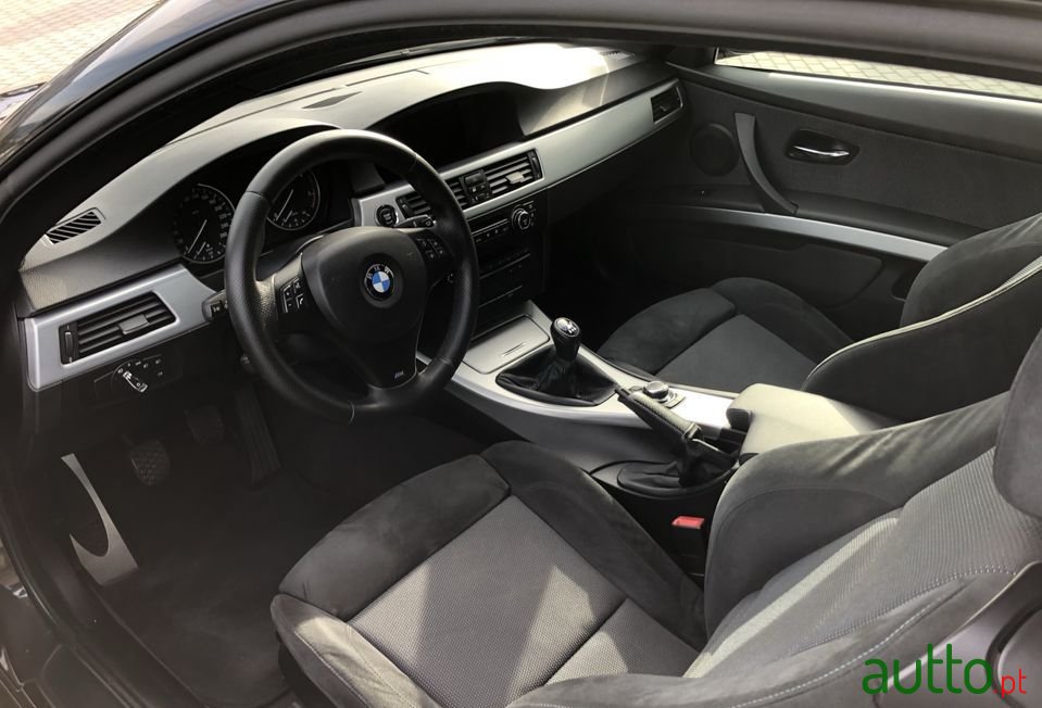 2009' BMW 320 photo #4