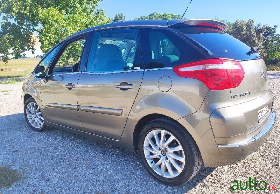 2008' Citroen C4 Picasso photo #3