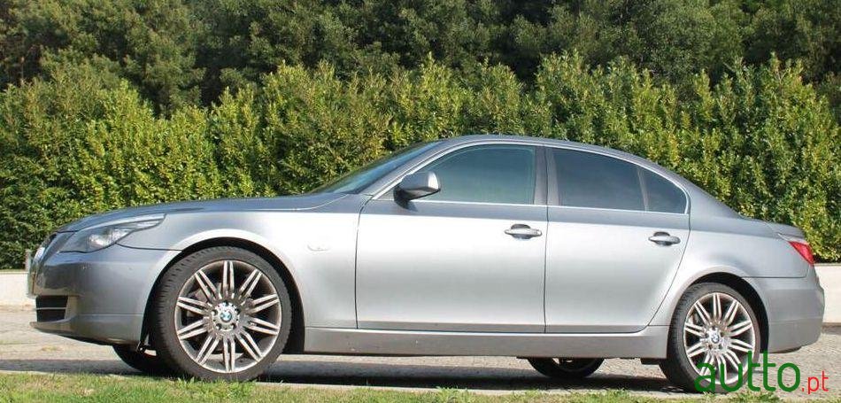 2010' BMW 520 photo #1