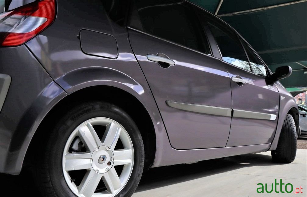 2006' Renault Scenic 1.5 Dci photo #6