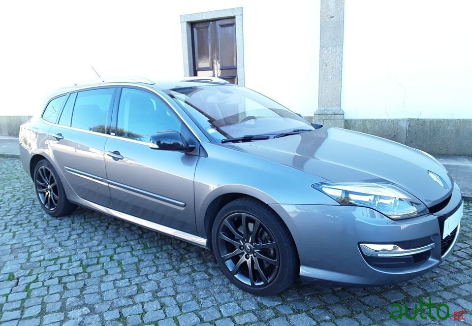 2015' Renault Laguna Break photo #6