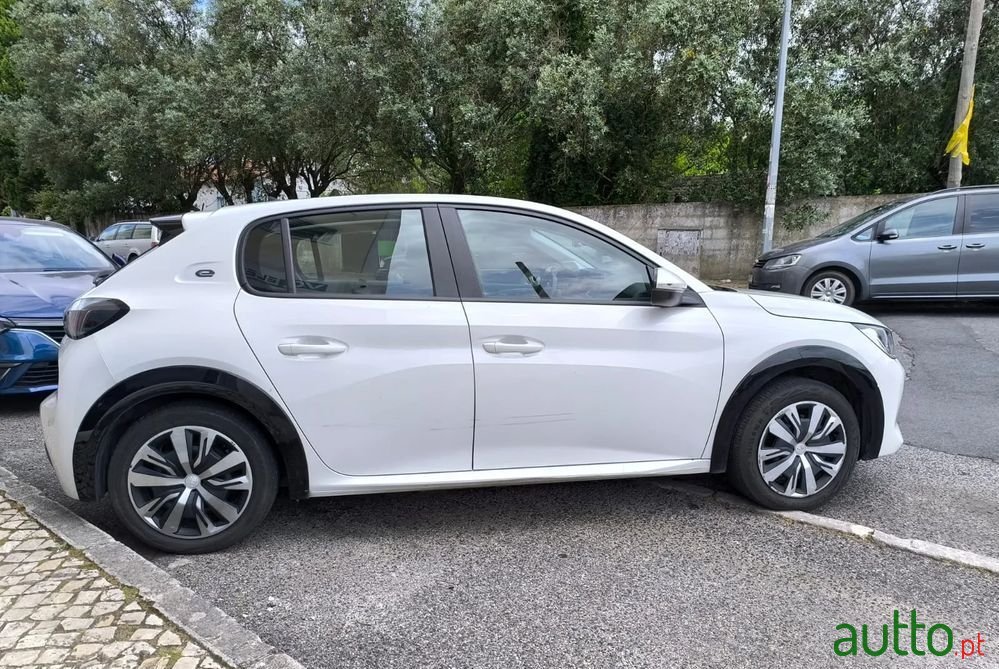 2020' Peugeot e-208 photo #5