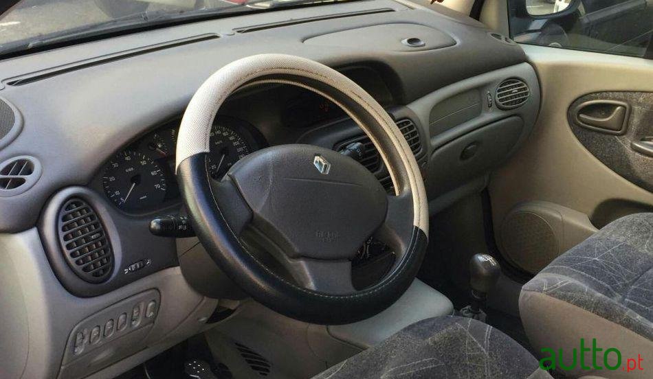 2001' Renault Scenic 1,9 Dci photo #1