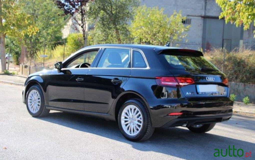 2016' Audi A3 Sportback photo #1