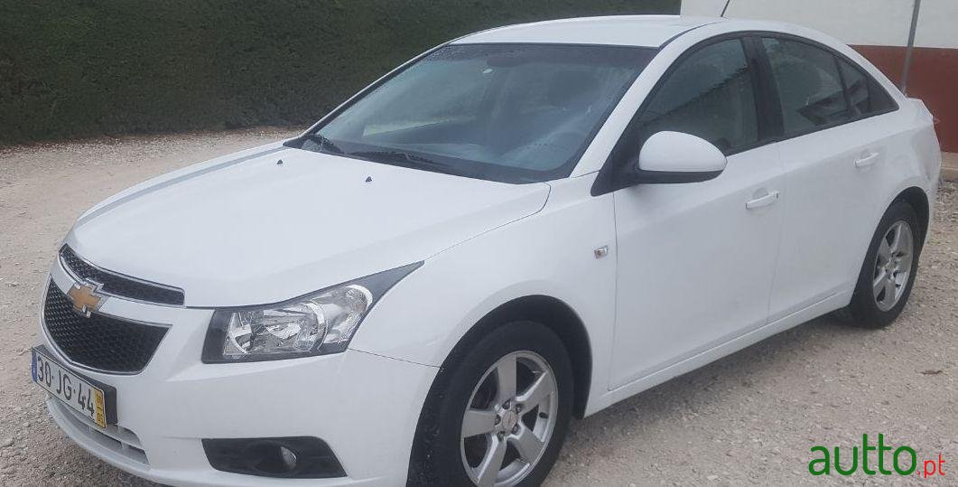 2010' Chevrolet Cruze Ls photo #3