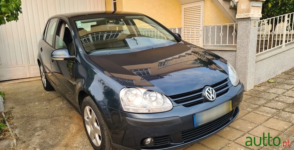 2005' Volkswagen Golf photo #1