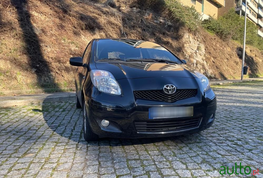 2009' Toyota Yaris photo #2