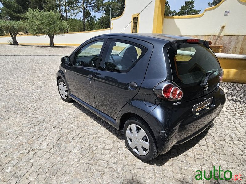 2010' Toyota Aygo 1.0 + Ac photo #5