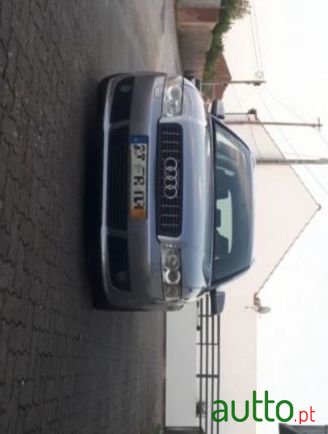 2002' Audi A4 Avant photo #3