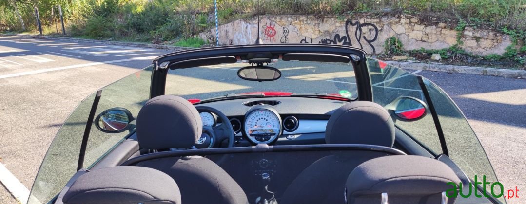 2011' MINI Cabrio photo #3