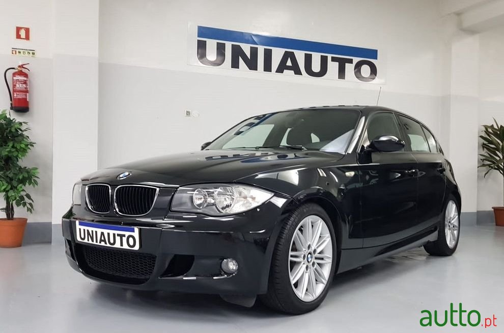 2009' BMW 120 photo #1