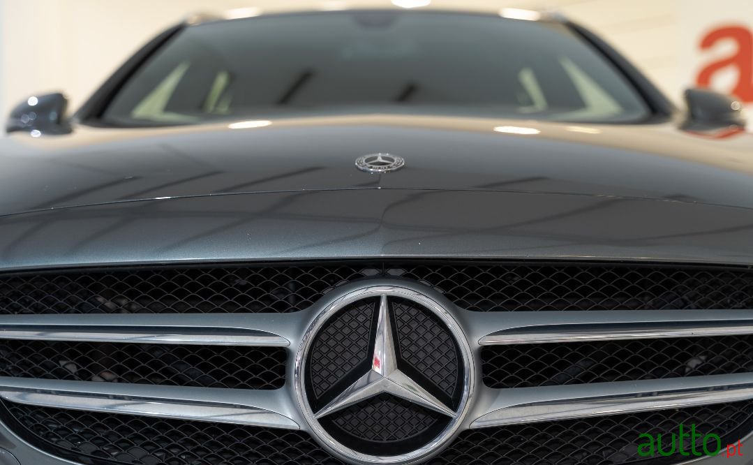 2017' Mercedes-Benz C-200 photo #4