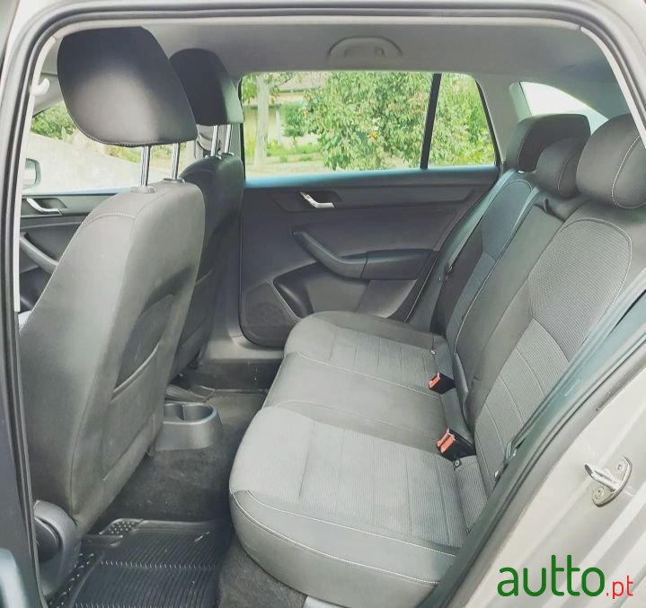 2014' Skoda Rapid photo #3