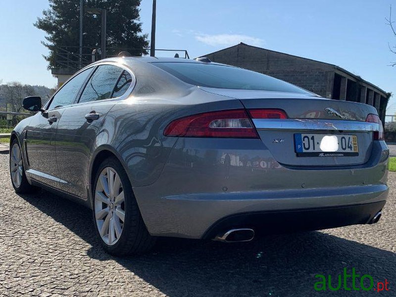 2010' Jaguar XF Premium Luxury 3.0 D photo #3