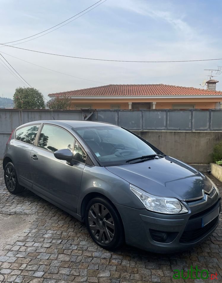 2010' Citroen C4 photo #2