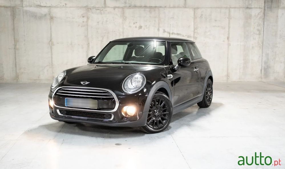 2014' MINI Cooper 3 Portas photo #2