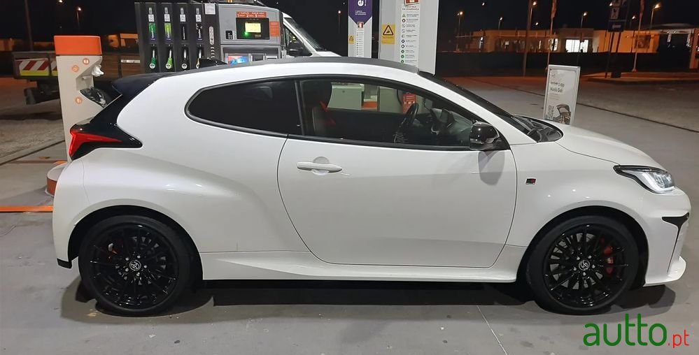 2021' Toyota Yaris photo #2