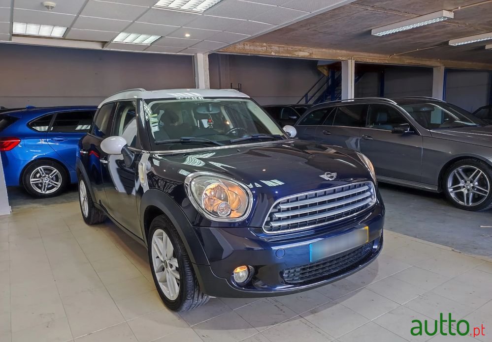 2011' MINI Countryman Cooper D photo #2
