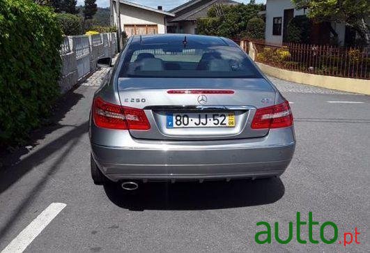 2010' Mercedes-Benz E-250 Cdi Coupé photo #4