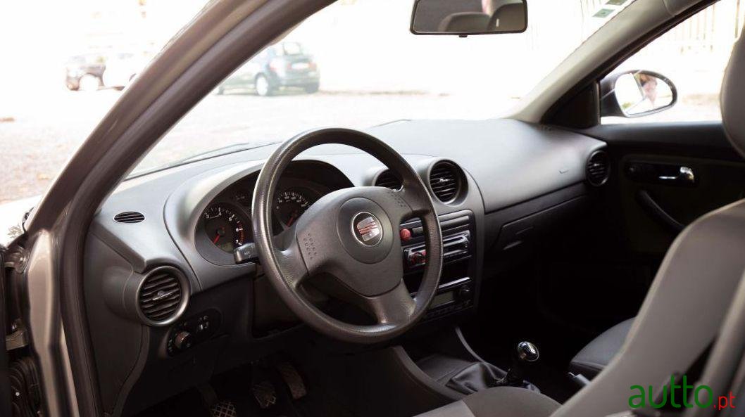 2004' SEAT Ibiza 1.2 12V photo #2