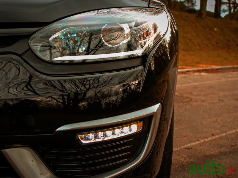 2015' Renault Megane Sport Tourer photo #4
