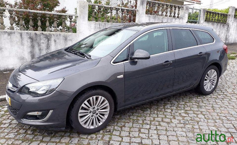 2014' Opel Astra Sport Tourer photo #2
