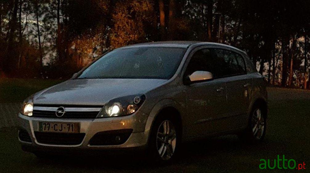 2006' Opel Astra 1.3 CDTi Edition photo #2