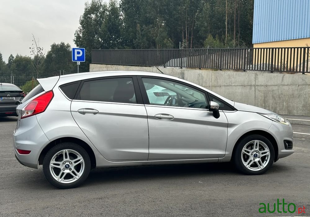 2015' Ford Fiesta photo #3