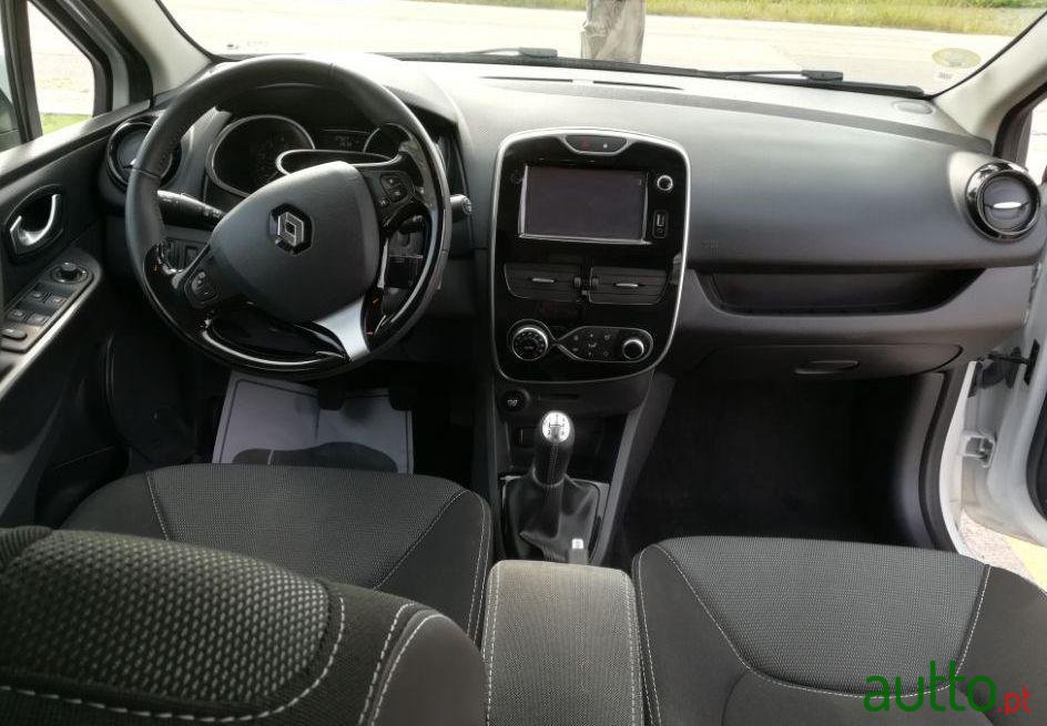 2016' Renault Clio Sport Tourer photo #4