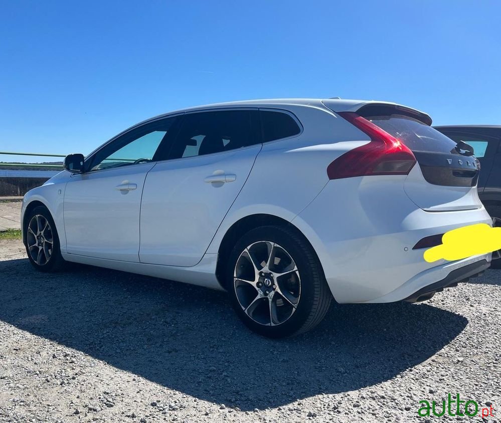 2015' Volvo V40 2.0 D2 Vor photo #3