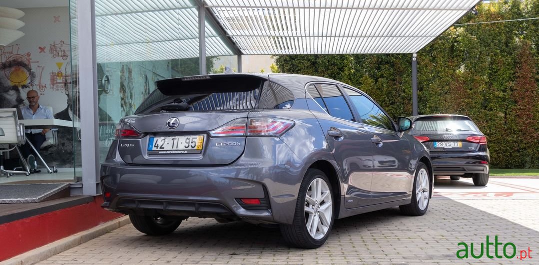 2017' Lexus Ct-200H photo #4