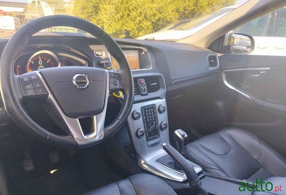 2017' Volvo V40 D2 Inscription photo #5