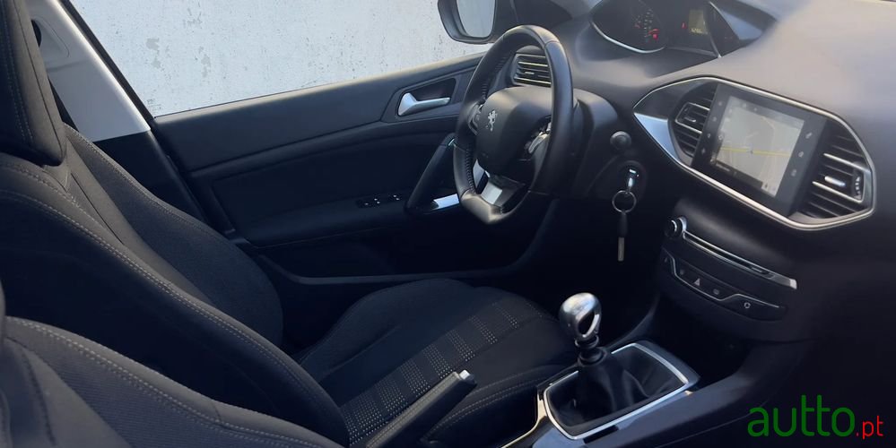 2015' Peugeot 308 Sw photo #2