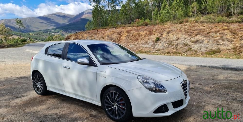 2013' Alfa Romeo Giulietta photo #4