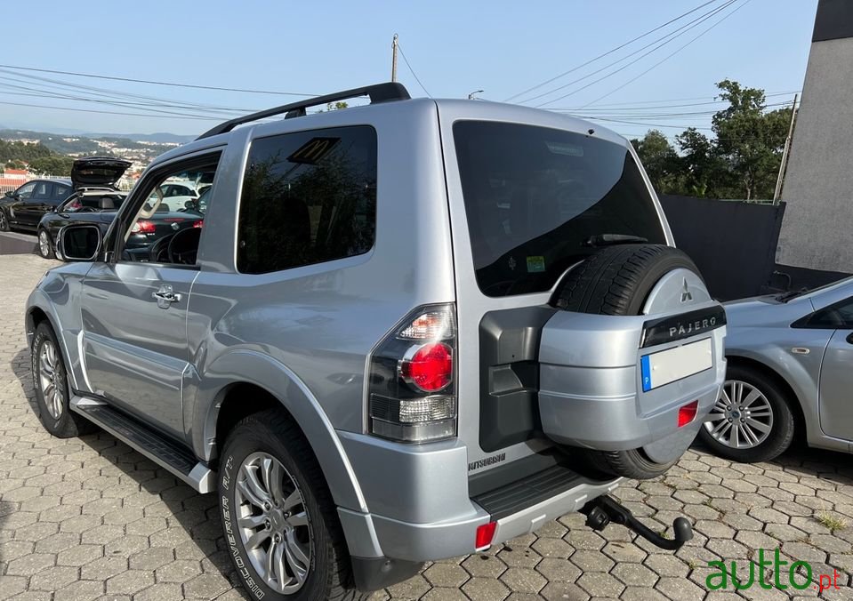2014' Mitsubishi Pajero photo #5