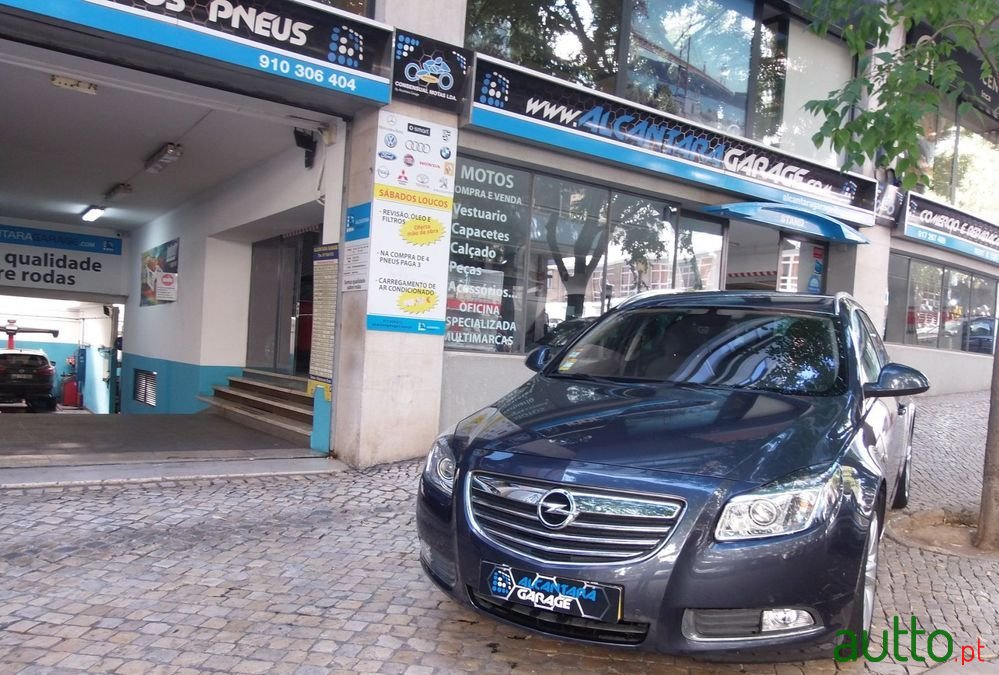 2010' Opel Insignia photo #2