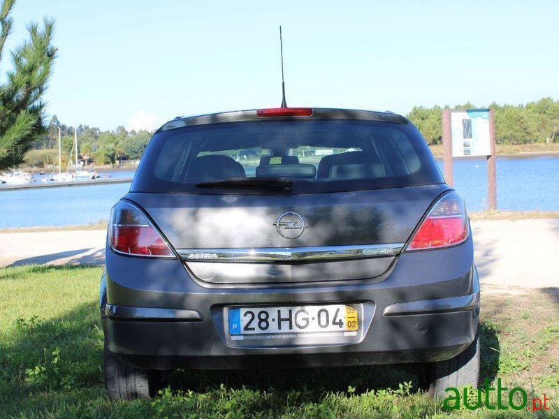 2009' Opel Astra photo #4