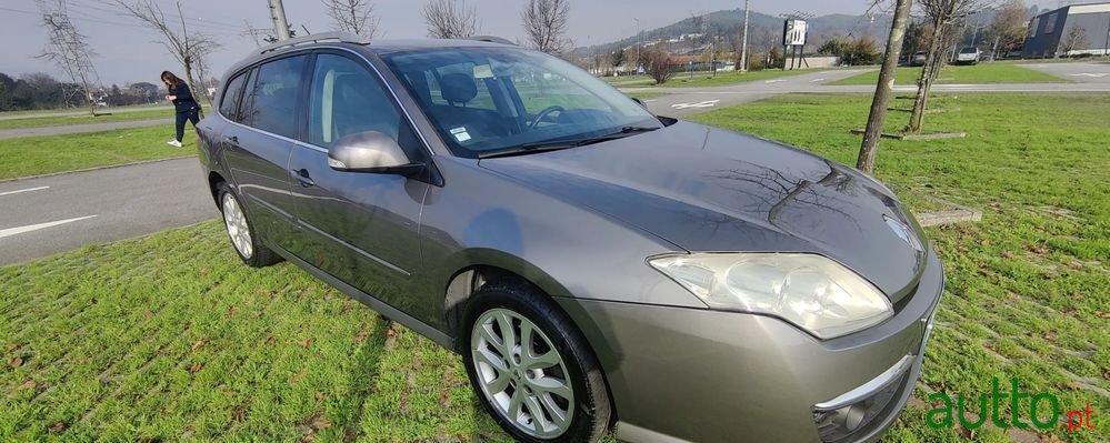 2008' Renault Laguna Break photo #2