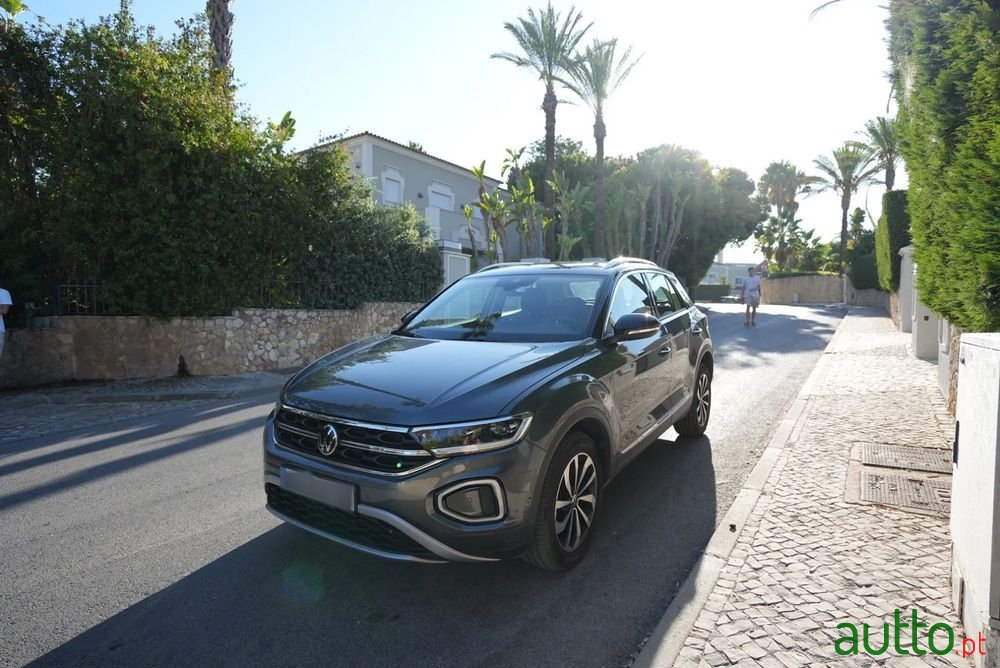 2023' Volkswagen T-Roc photo #1