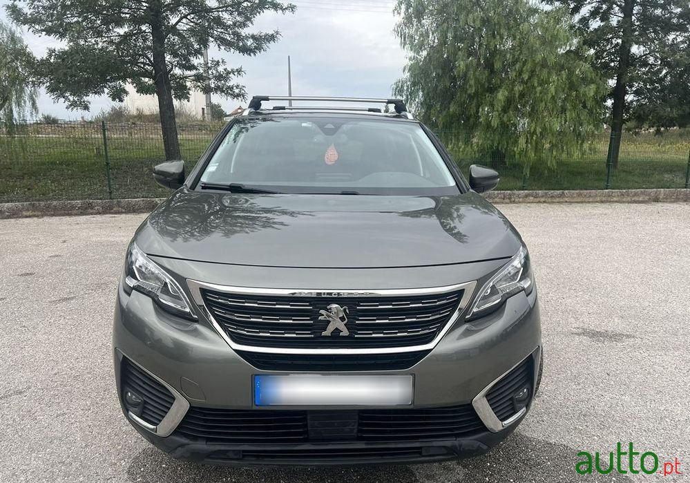 2018' Peugeot 5008 photo #2