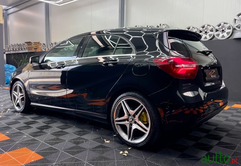 2018' Mercedes-Benz Classe A D Urban photo #4