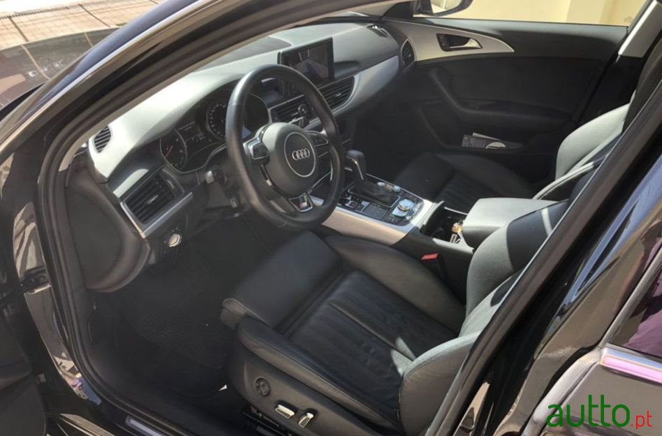 2017' Audi A6 Avant photo #2