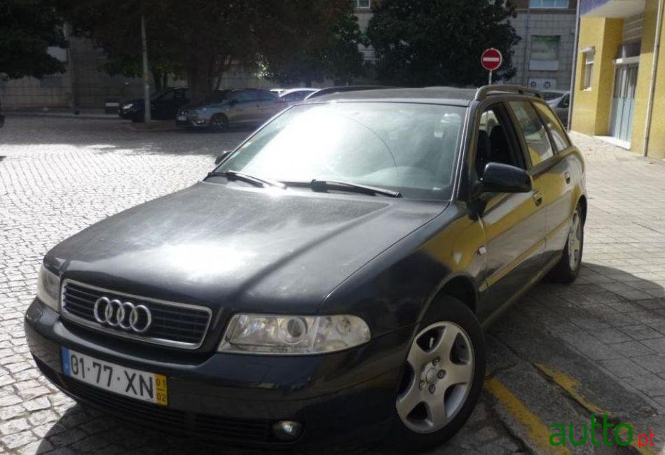 2001' Audi A4 Avant photo #2
